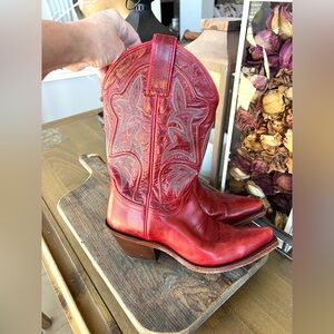Ladies Red Justin Boots Size 7B